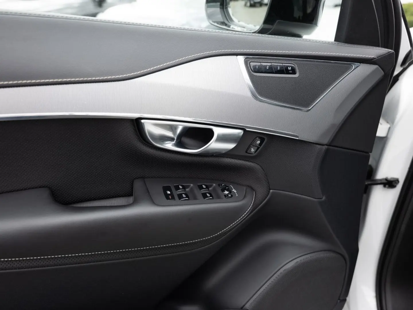 XC90 T8 AWD Recharge Plus Dark aus Erstbesitz