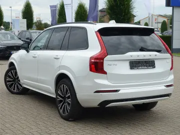 XC90 Recharge Plus Dark T8 AWD PANO/AHK/360°/SHZ