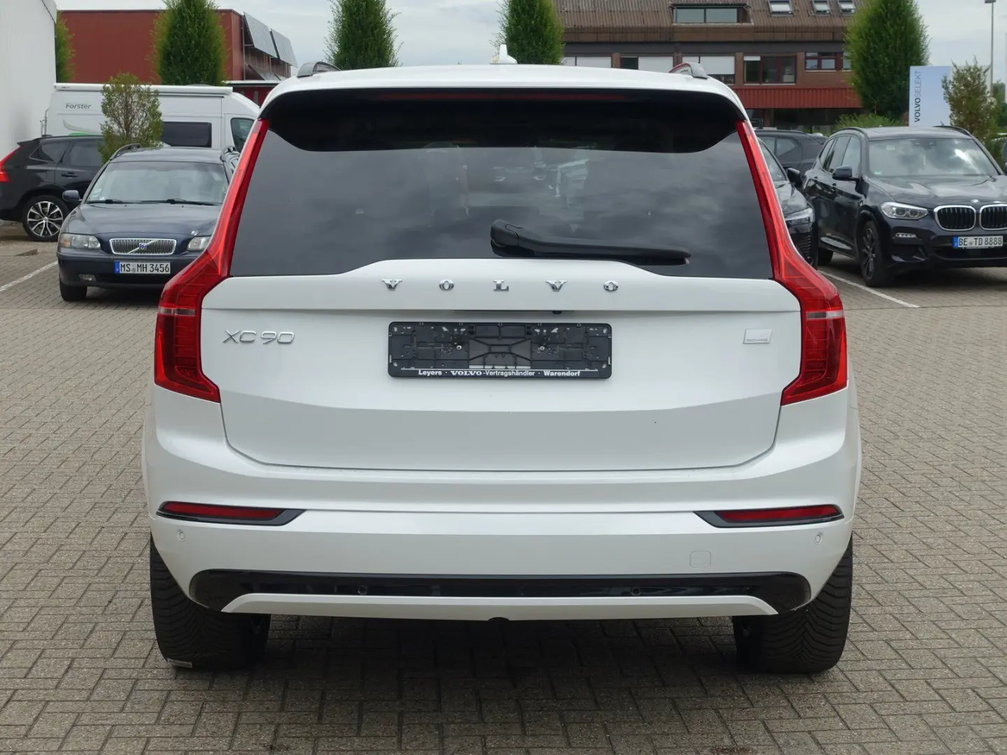 XC90 Recharge Plus Dark T8 AWD PANO/AHK/360°/SHZ