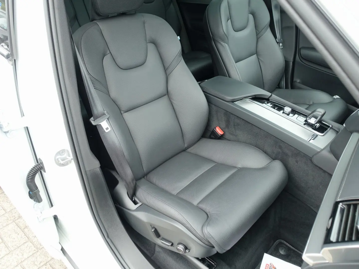 XC90 Recharge Plus Dark T8 AWD PANO/AHK/360°/SHZ