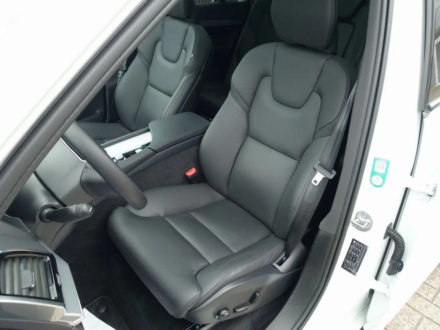 XC90 Recharge Plus Dark T8 AWD PANO/AHK/360°/SHZ