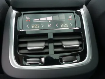 XC90 Recharge Plus Dark T8 AWD PANO/AHK/360°/SHZ