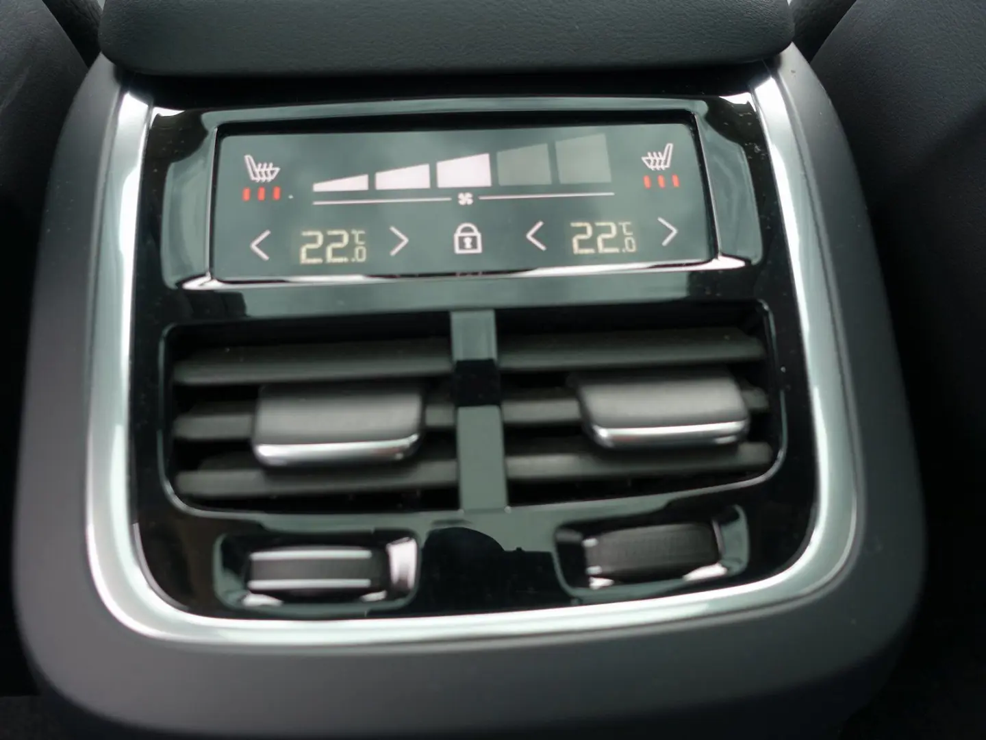 XC90 Recharge Plus Dark T8 AWD PANO/AHK/360°/SHZ