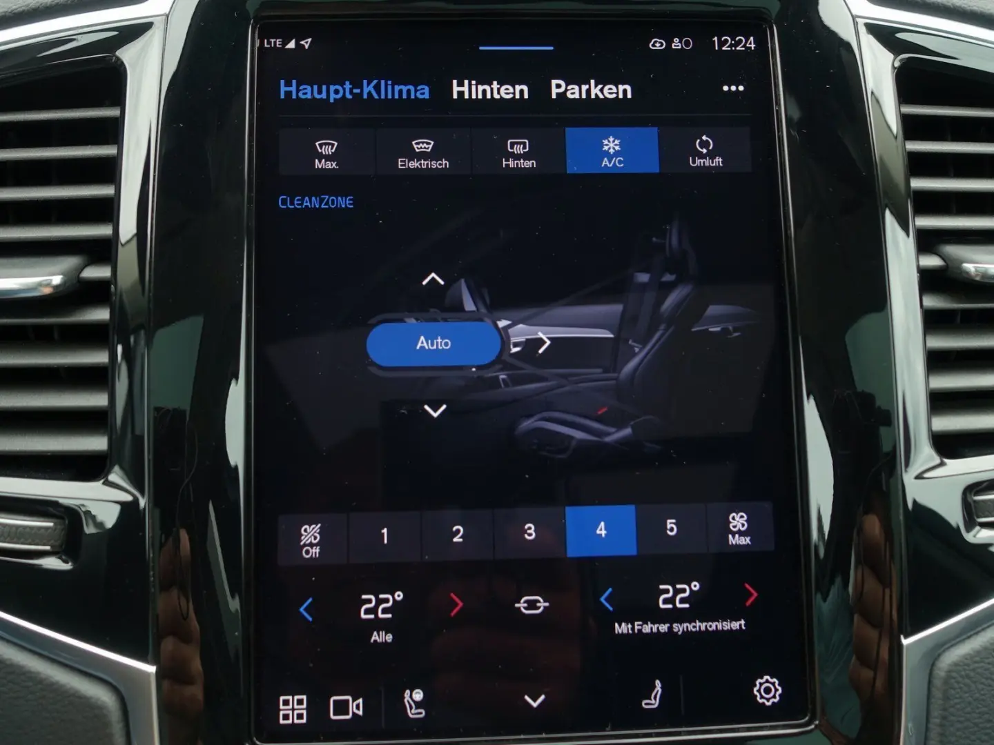 XC90 Recharge Plus Dark T8 AWD PANO/AHK/360°/SHZ