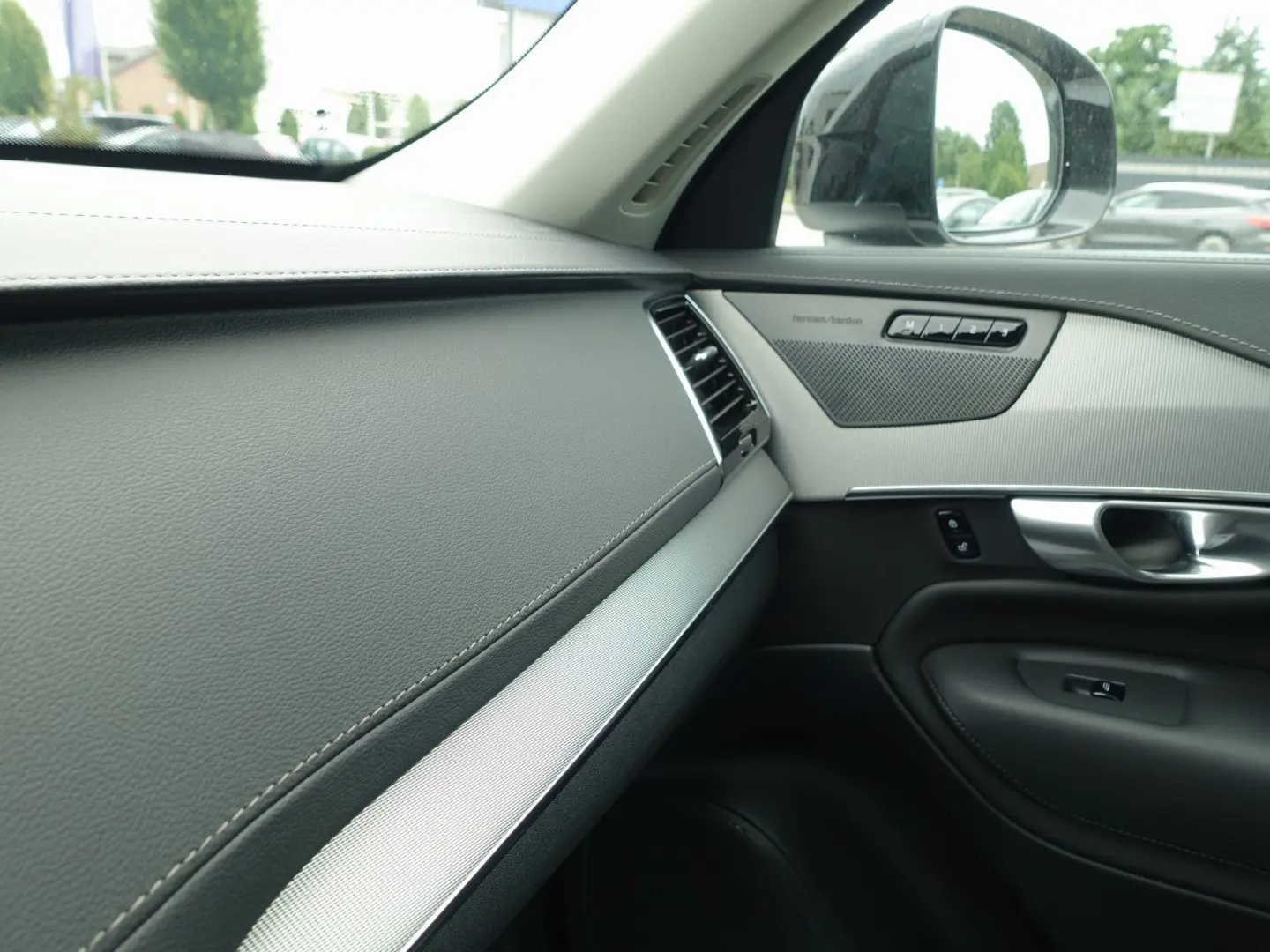 XC90 Recharge Plus Dark T8 AWD PANO/AHK/360°/SHZ