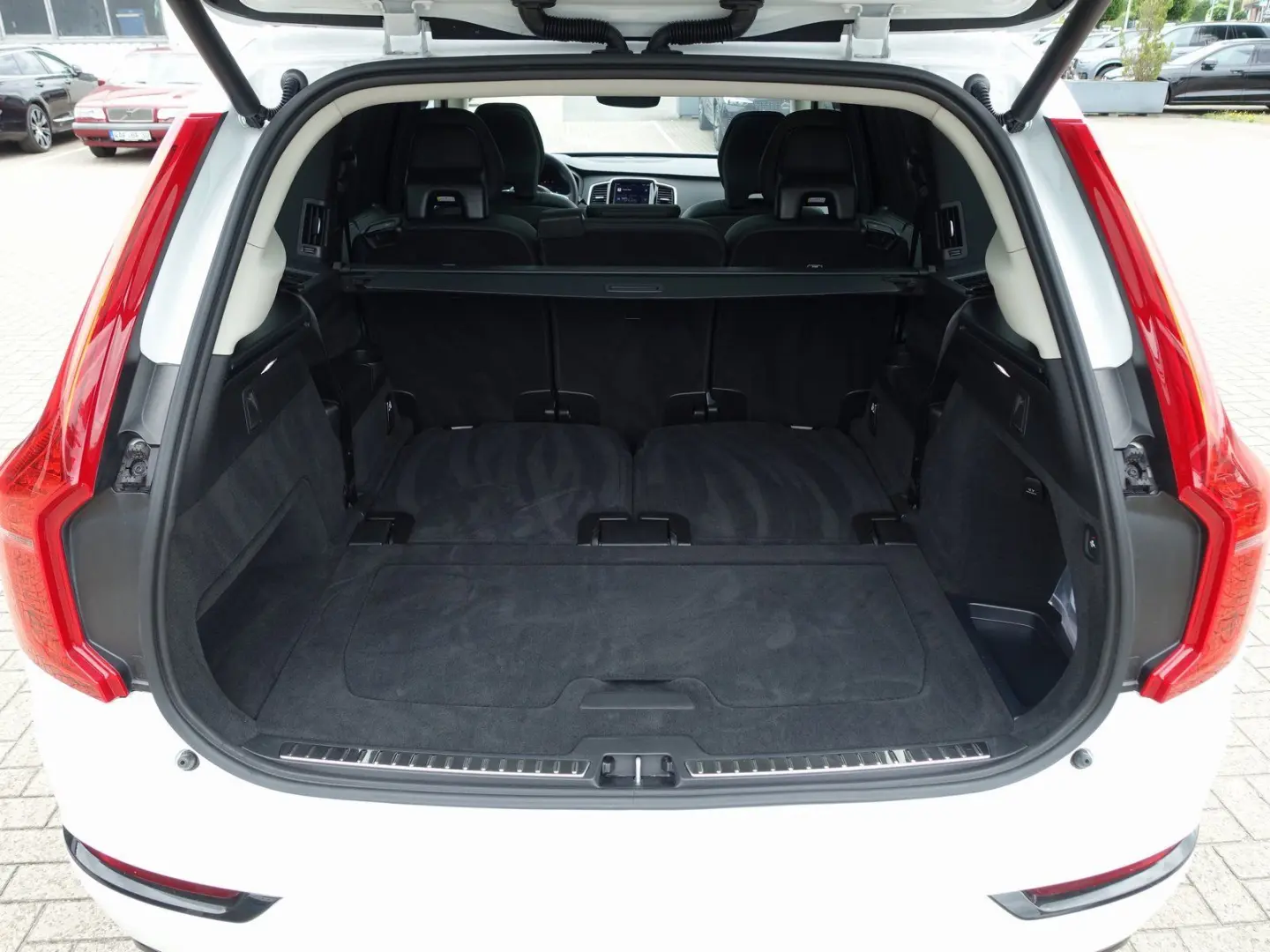 XC90 Recharge Plus Dark T8 AWD PANO/AHK/360°/SHZ