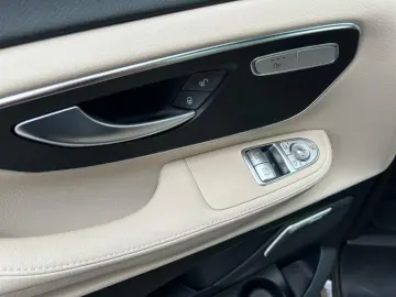 V 300 d 4MATIC AVANTGARDE AMG PANO+LED+AHK+DISTR