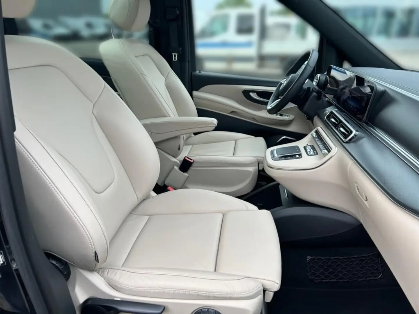 V 300 d 4MATIC AVANTGARDE AMG PANO+LED+AHK+DISTR