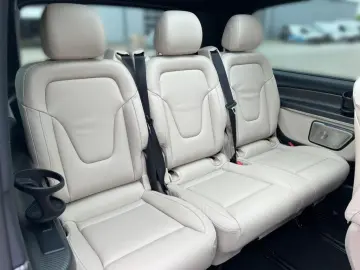 V 300 d 4MATIC AVANTGARDE AMG PANO+LED+AHK+DISTR