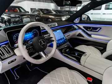 4M L / AMG Line / First Class Fond/ RearSteering