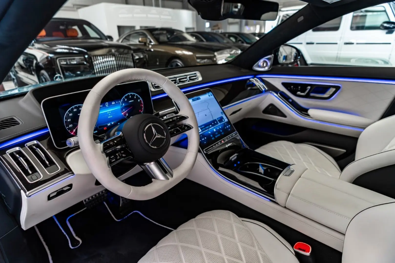 4M L / AMG Line / First Class Fond/ RearSteering
