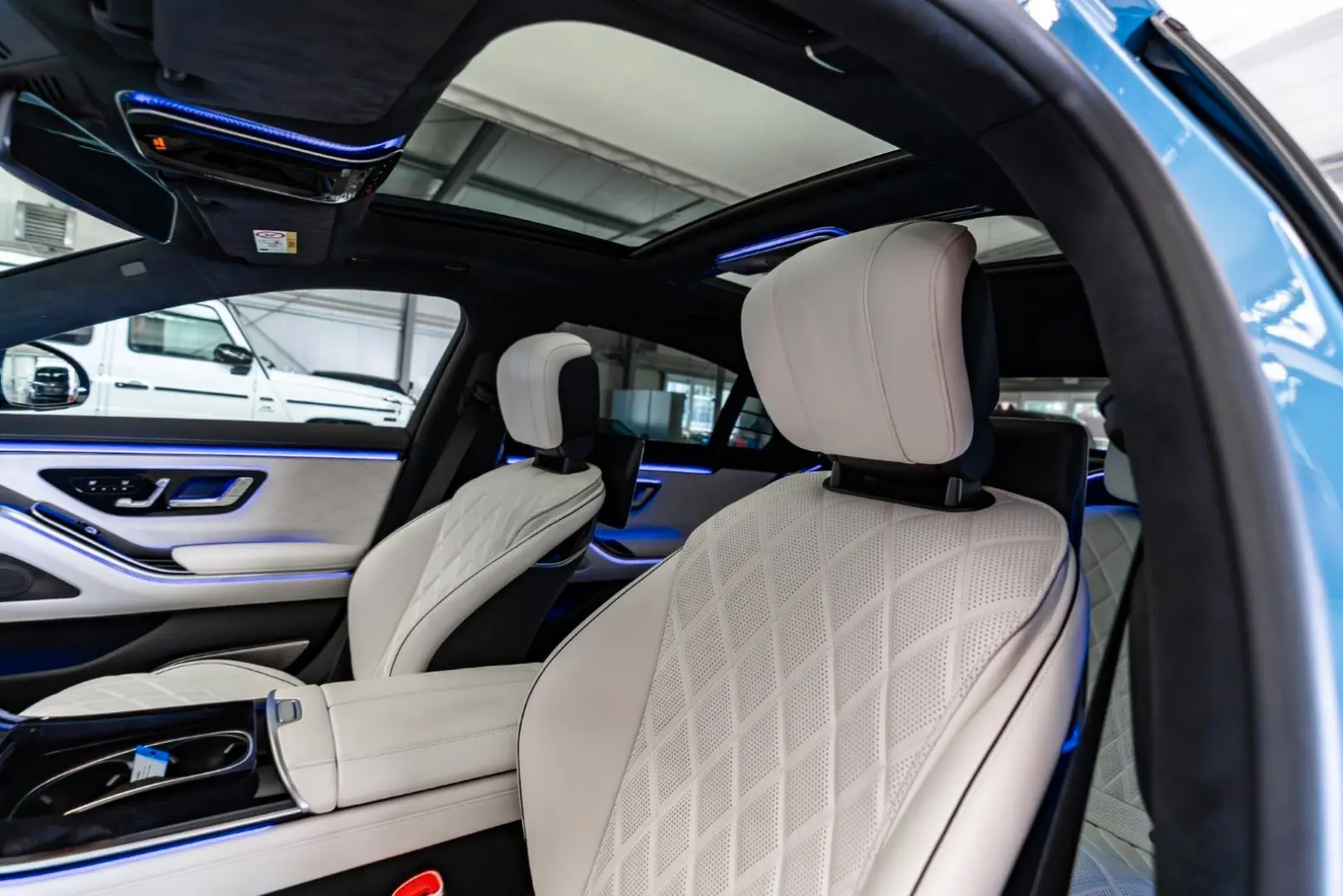 4M L / AMG Line / First Class Fond/ RearSteering