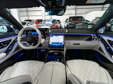 4M L / AMG Line / First Class Fond/ RearSteering