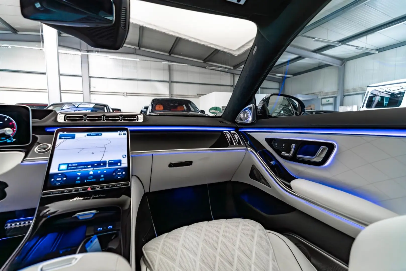 4M L / AMG Line / First Class Fond/ RearSteering