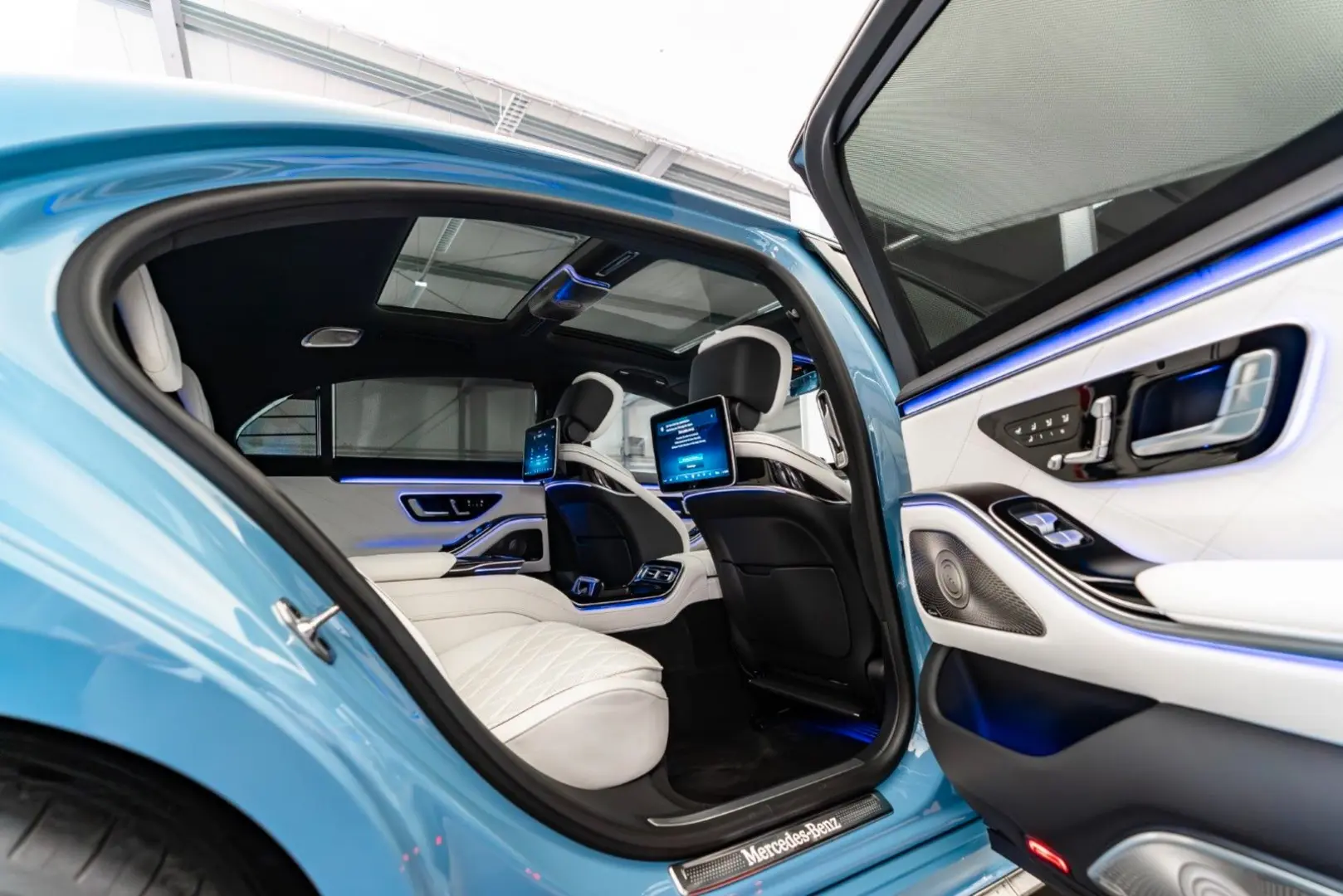 4M L / AMG Line / First Class Fond/ RearSteering