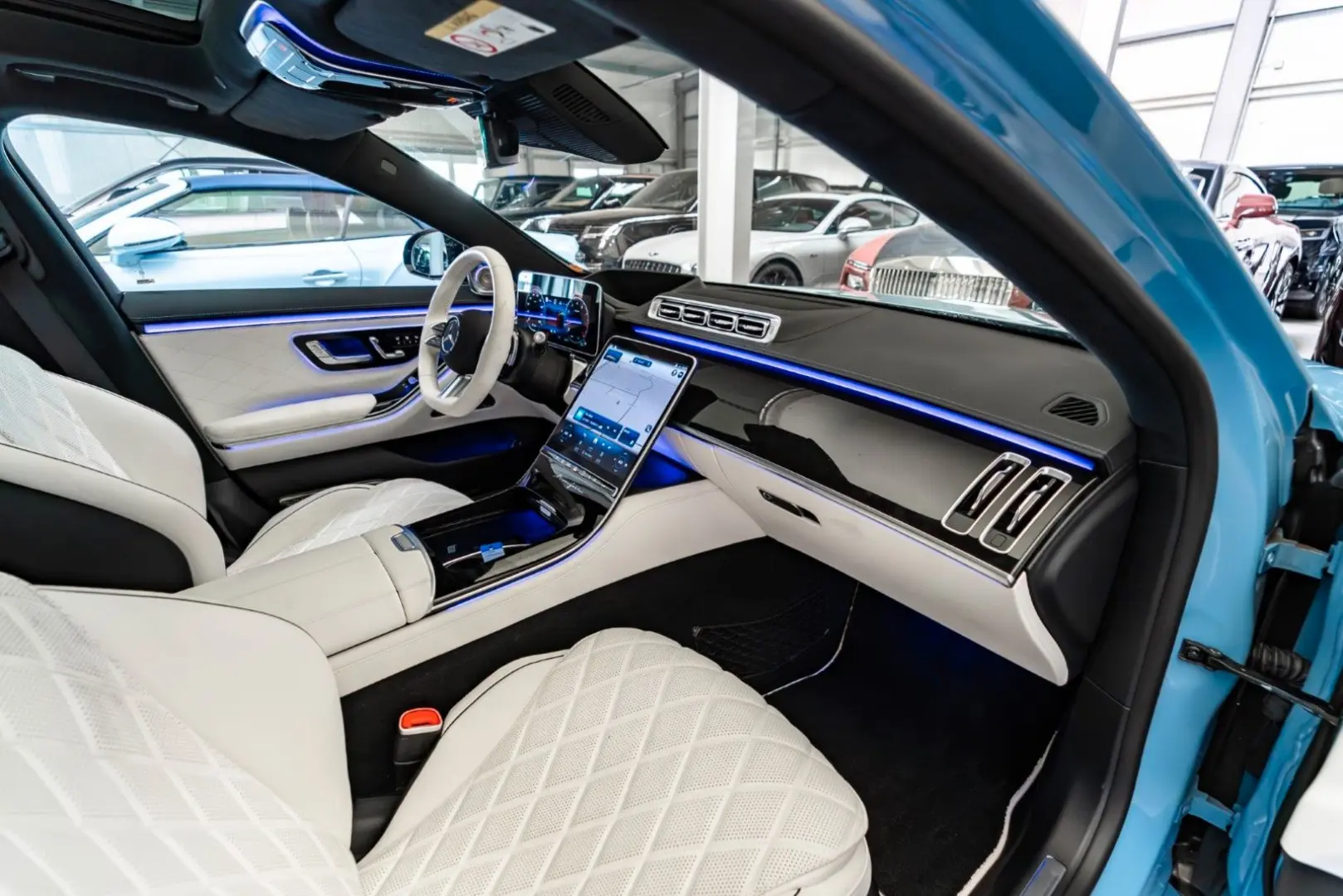 4M L / AMG Line / First Class Fond/ RearSteering