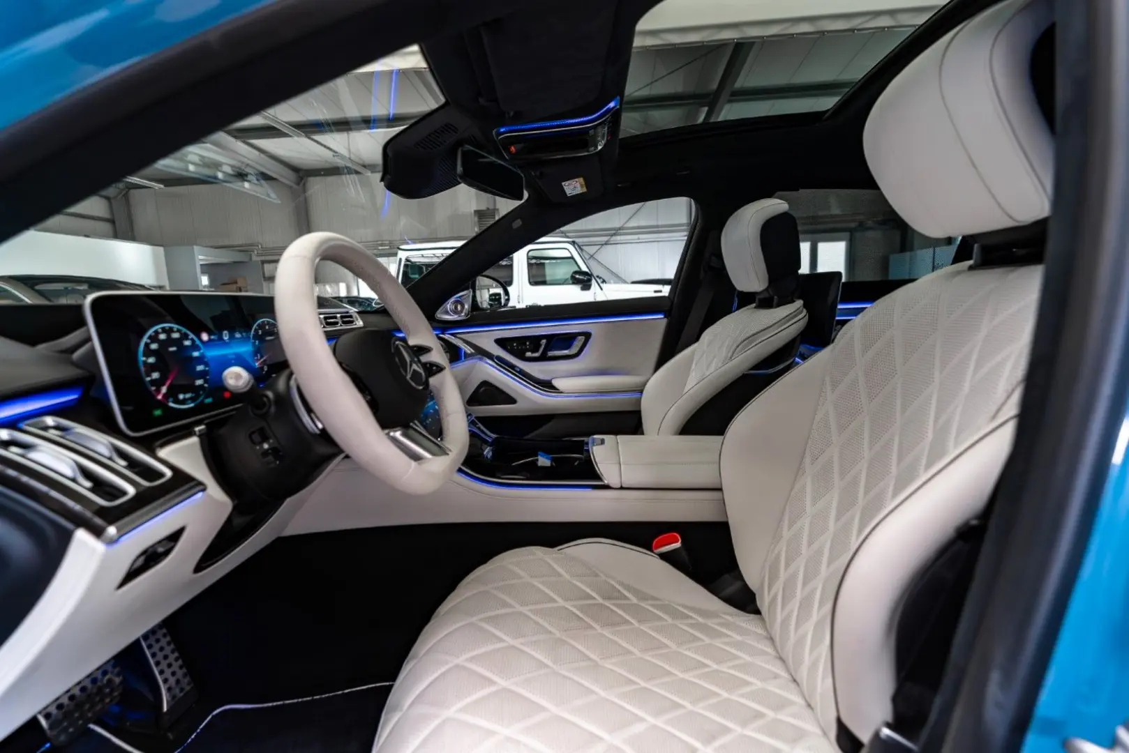 4M L / AMG Line / First Class Fond/ RearSteering