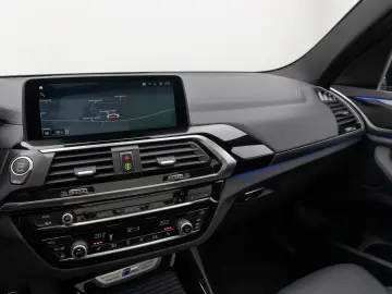 X3 M40i Panorama HUD DAB HiFi Komfort Alarm 20