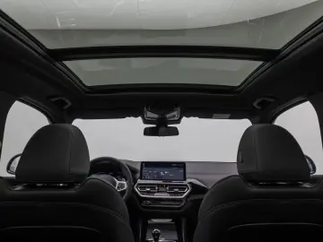 X3 xD30e M Sport Panorama Kamera Laser HUD HiFi