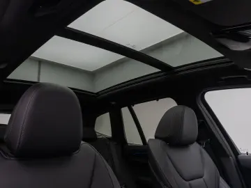 X3 xD30e M Sport Panorama Kamera Laser HUD HiFi