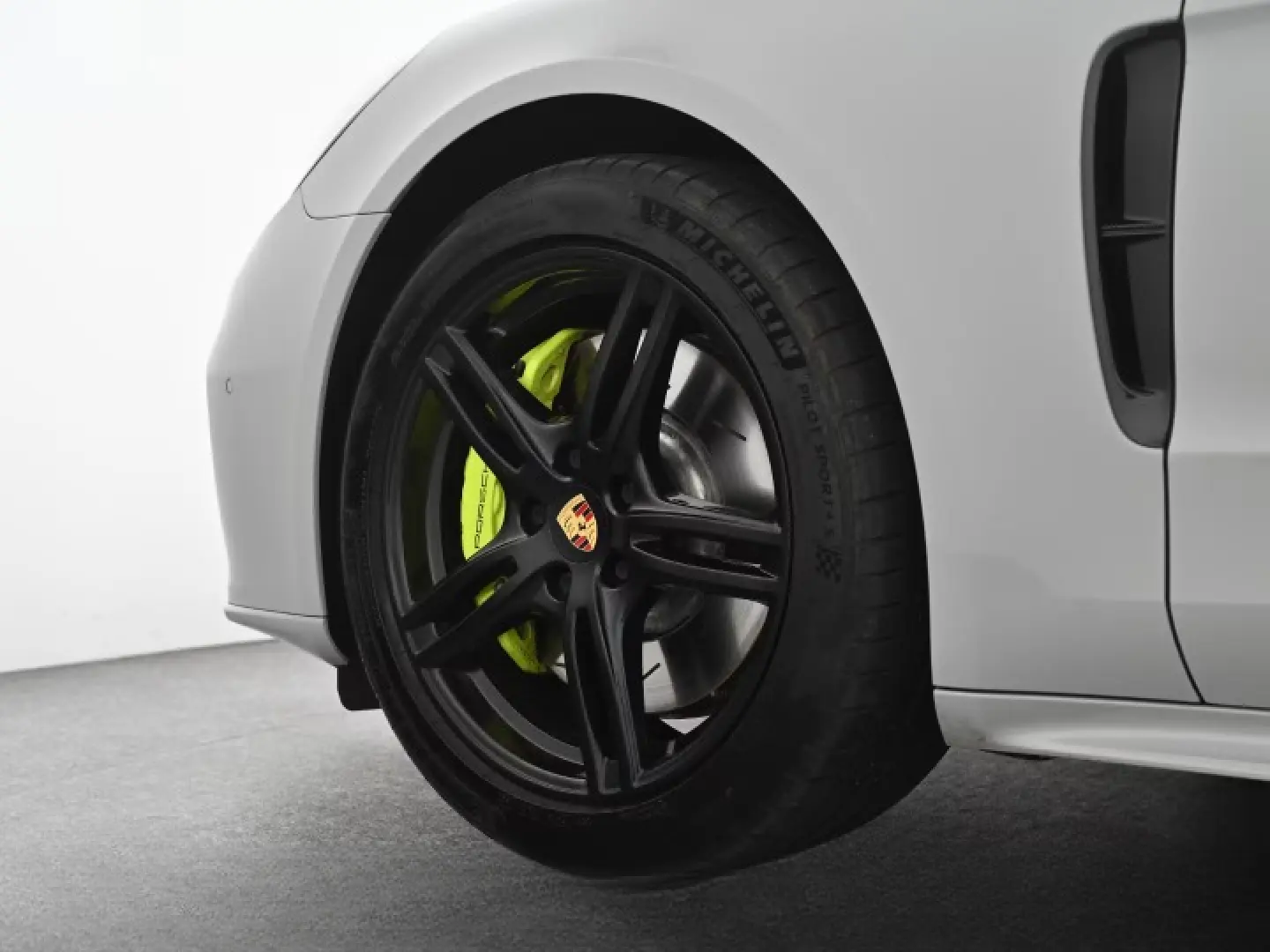 Panamera 4 E-Hybrid Platinum Edition / HUD Luftf