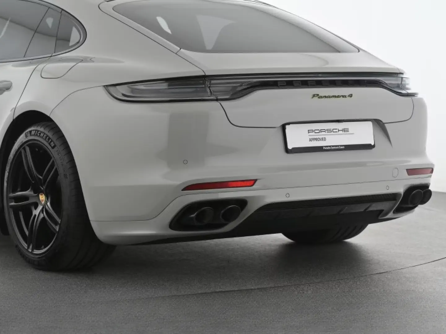 Panamera 4 E-Hybrid Platinum Edition / HUD Luftf