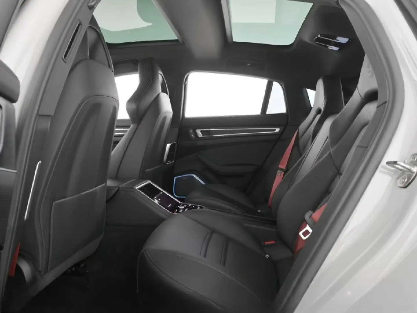 Panamera 4 E-Hybrid Platinum Edition / HUD Luftf