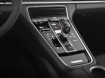 Panamera 4 E-Hybrid Platinum Edition / HUD Luftf