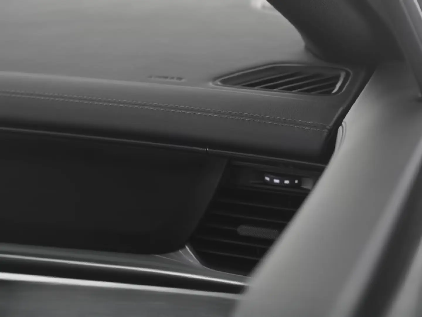 Panamera 4 E-Hybrid Platinum Edition / HUD Luftf