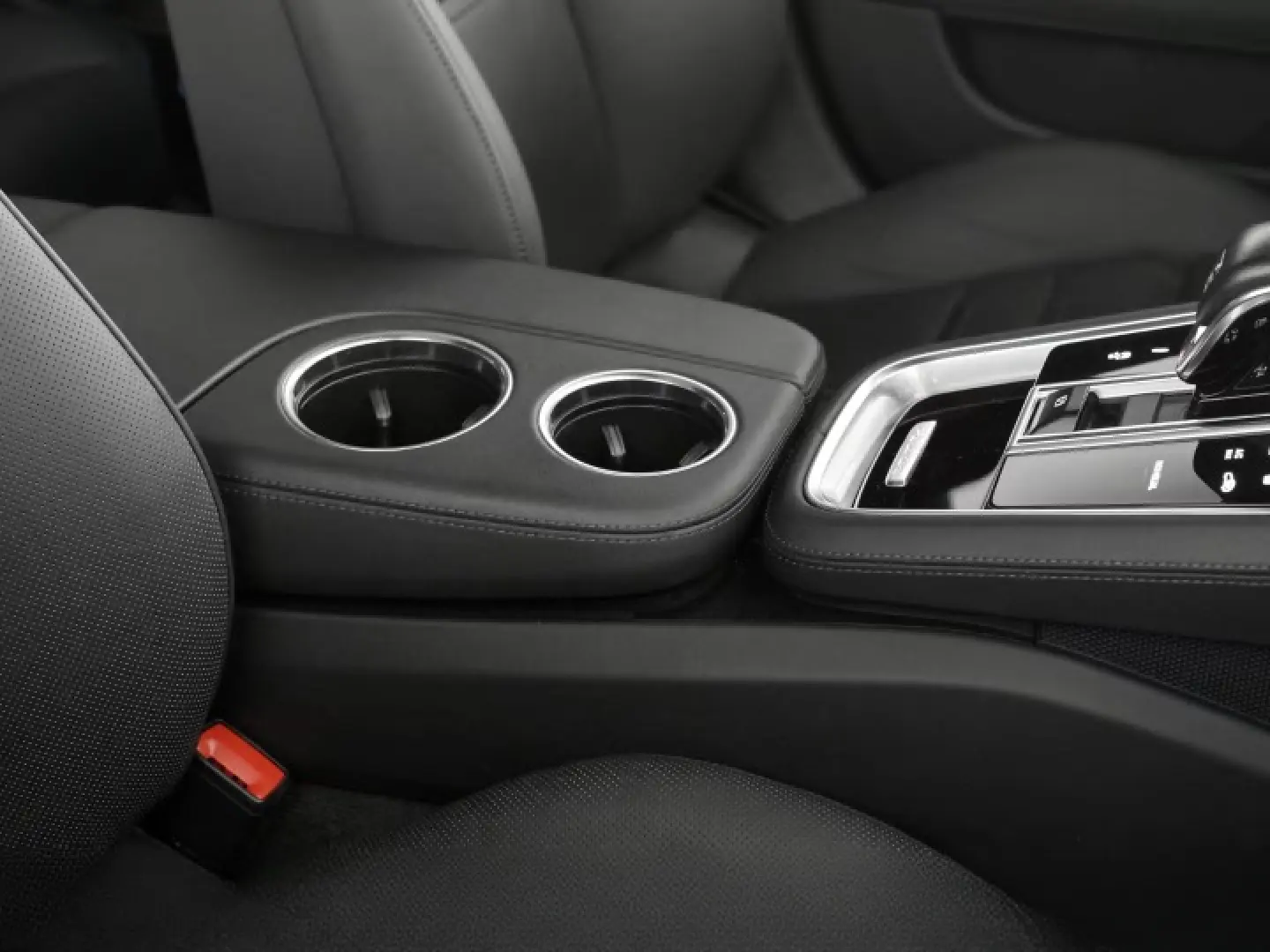 Panamera 4 E-Hybrid Platinum Edition / HUD Luftf