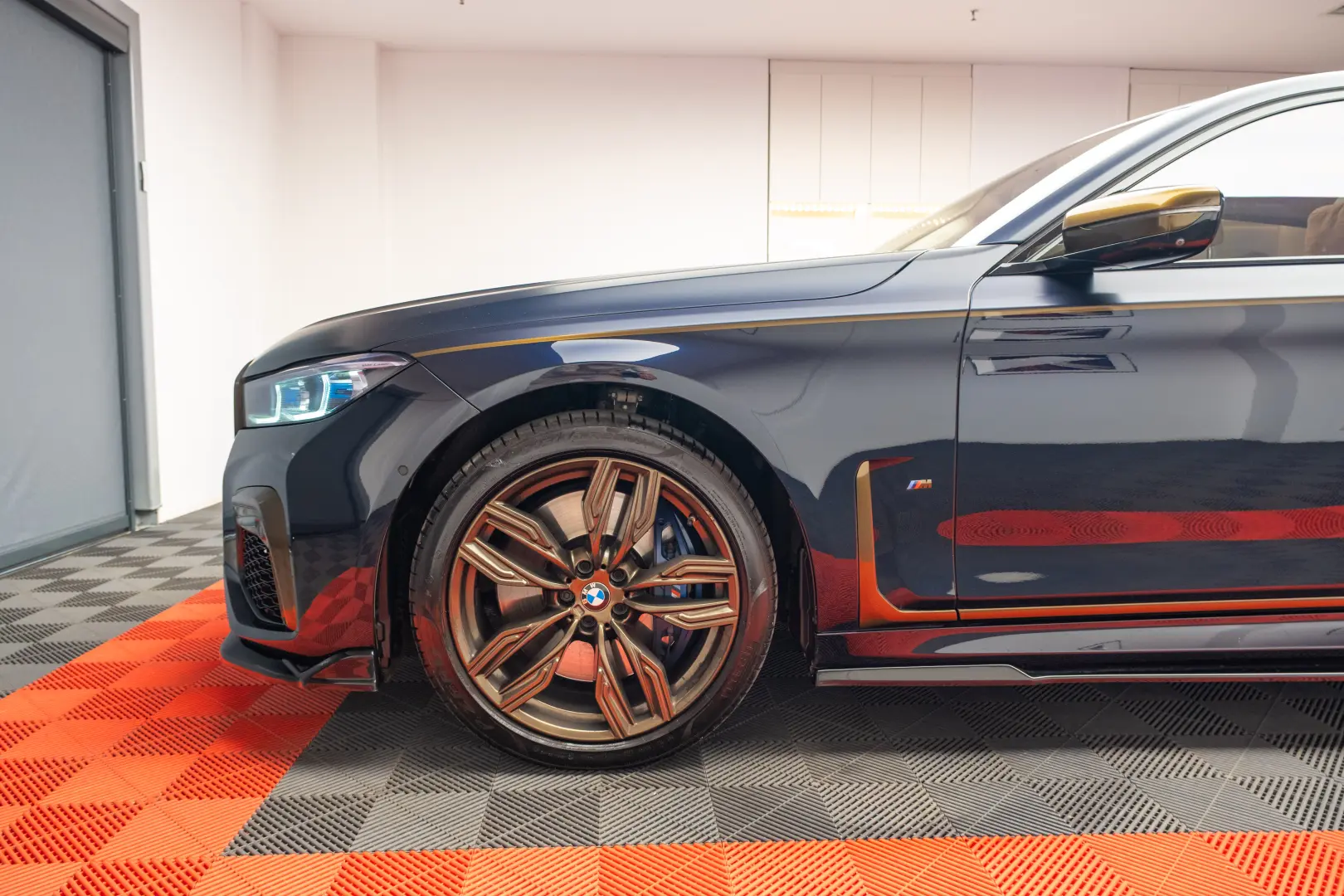 BMW M760 Li