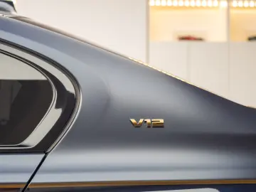 BMW M760 Li