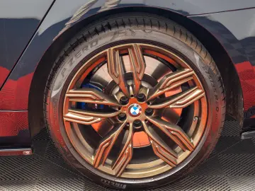 BMW M760 Li