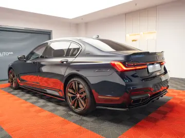 BMW M760 Li