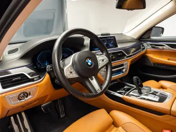 BMW M760 Li