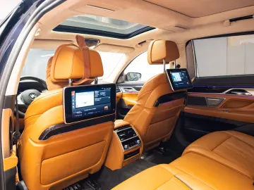 BMW M760 Li