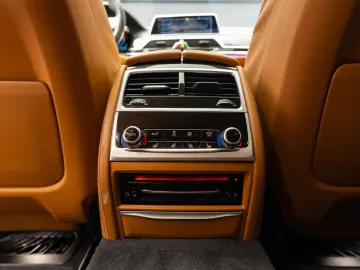 BMW M760 Li