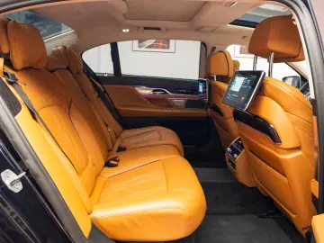 BMW M760 Li