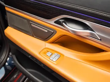BMW M760 Li