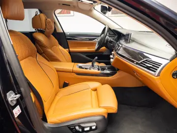 BMW M760 Li