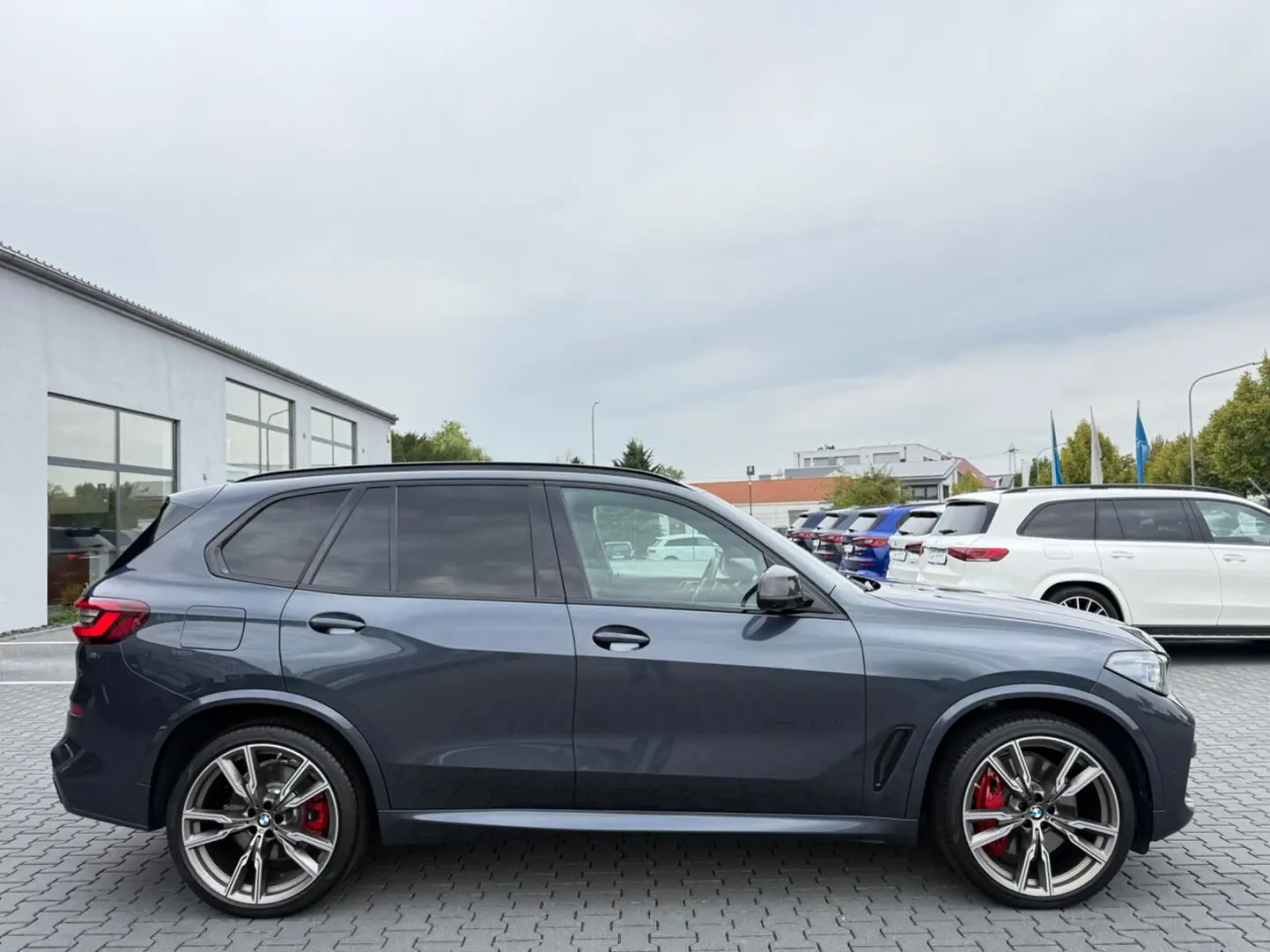 X5*M50*INDIVIDUAL*3xTV*360°ACC*HUD*AHK*LASER*DAB