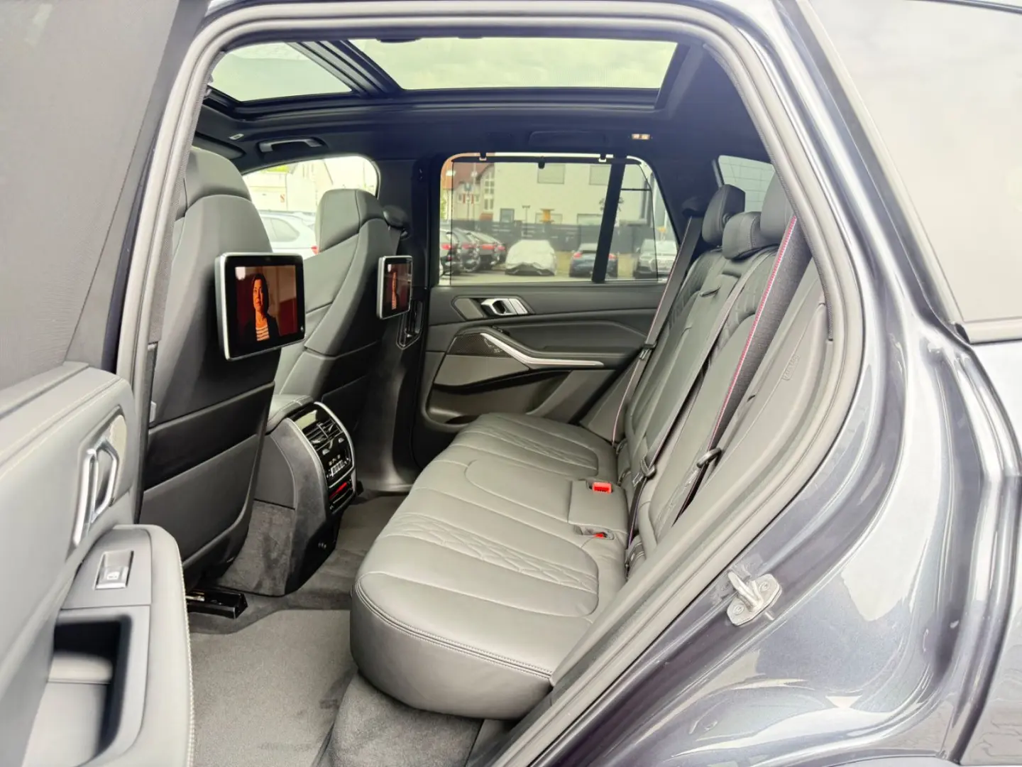 X5*M50*INDIVIDUAL*3xTV*360°ACC*HUD*AHK*LASER*DAB