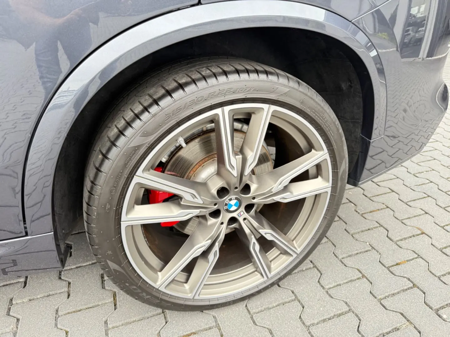 X5*M50*INDIVIDUAL*3xTV*360°ACC*HUD*AHK*LASER*DAB