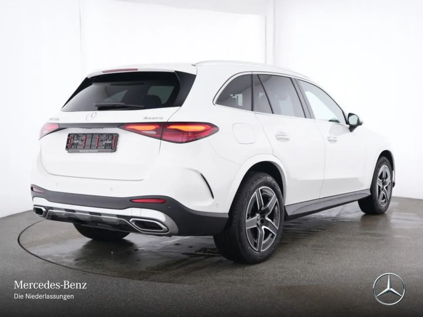 GLC 300 e 4M AMG Premium AHK PANO DIGITAL Distro
