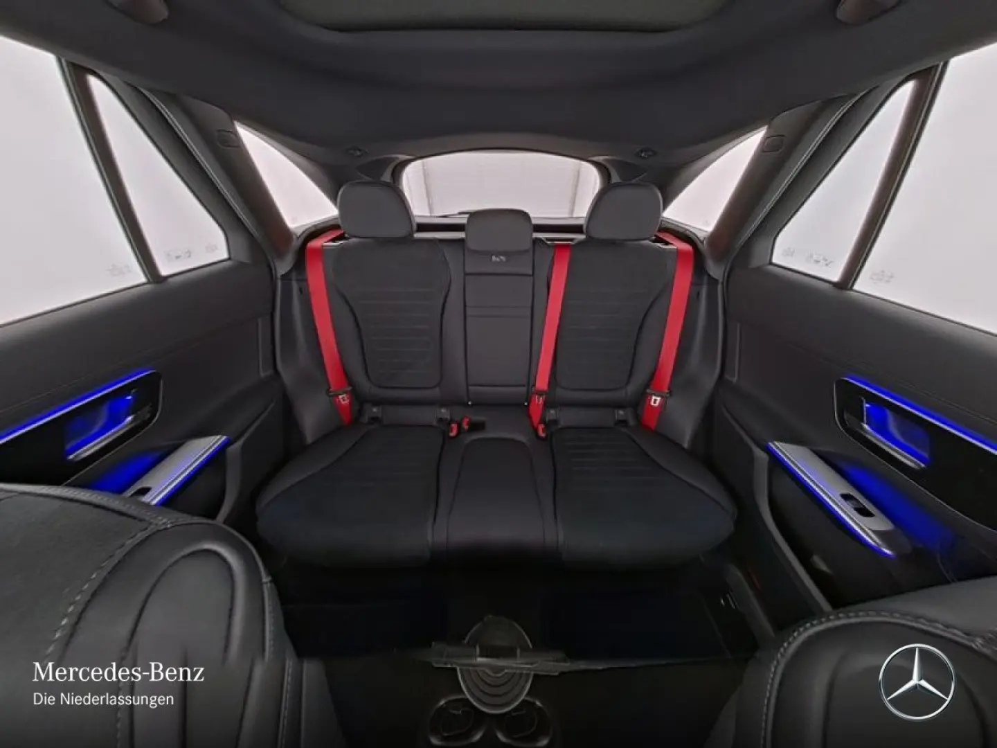 GLC 300 e 4M AMG Premium AHK PANO DIGITAL Distro
