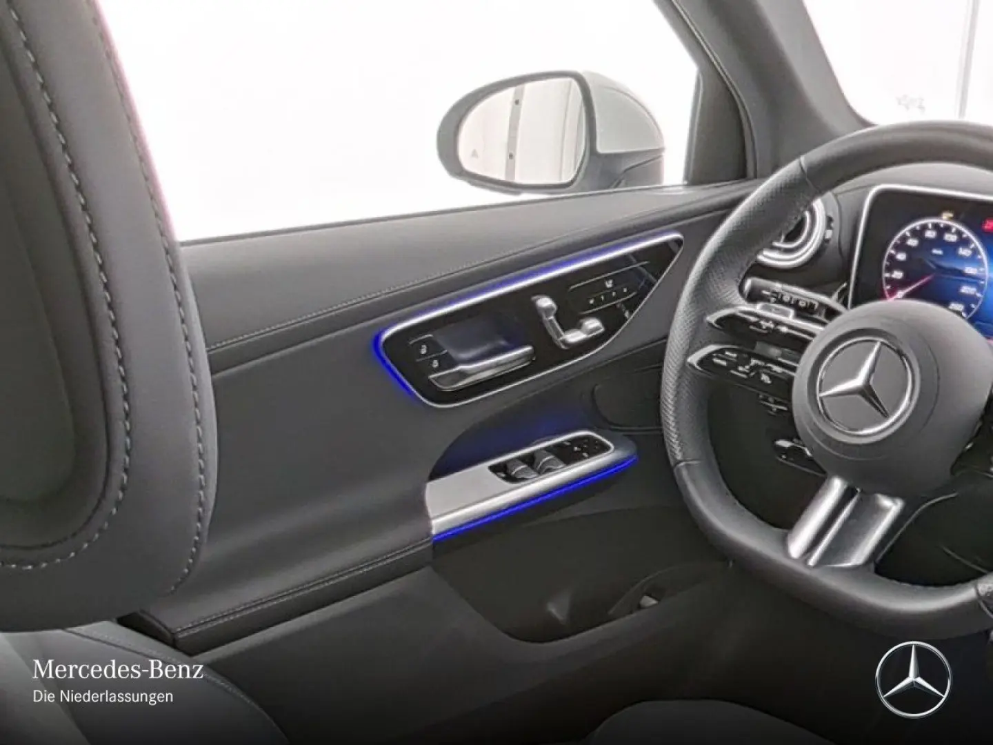 GLC 300 e 4M AMG Premium AHK PANO DIGITAL Distro