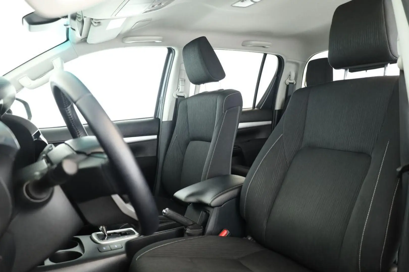 Hilux Double Cab 2.8 4x4 Comfort Nav ACC Kam AHK