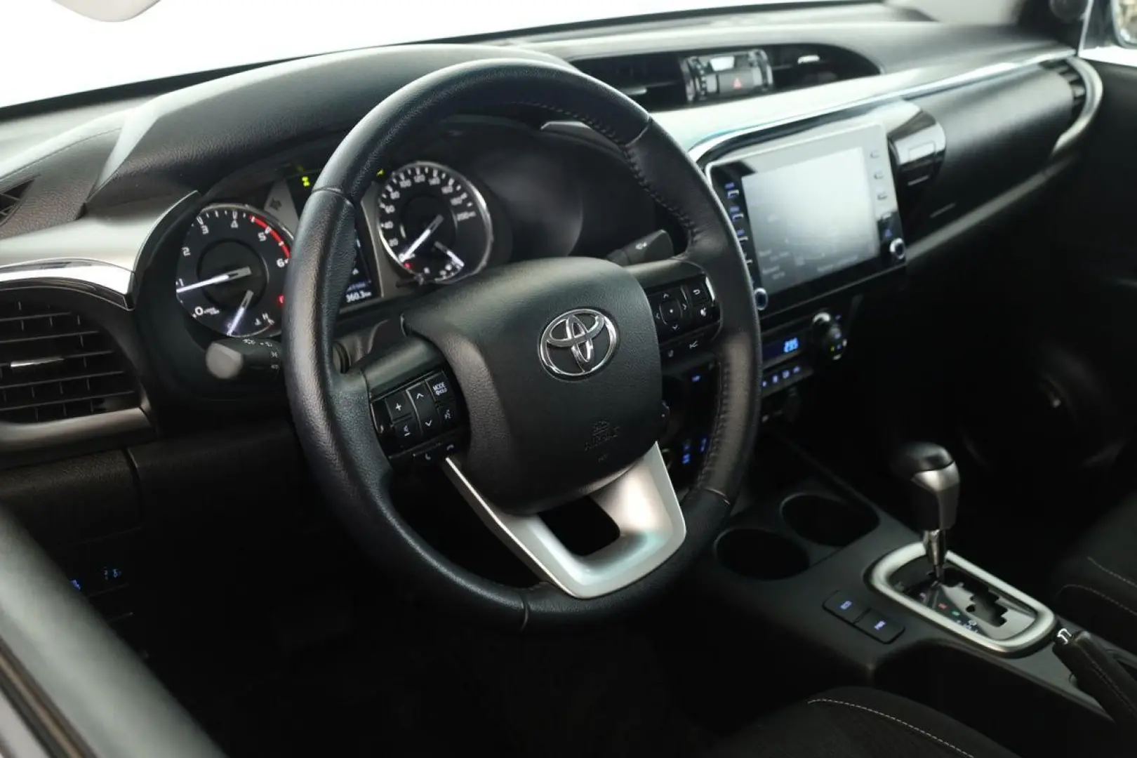 Hilux Double Cab 2.8 4x4 Comfort Nav ACC Kam AHK