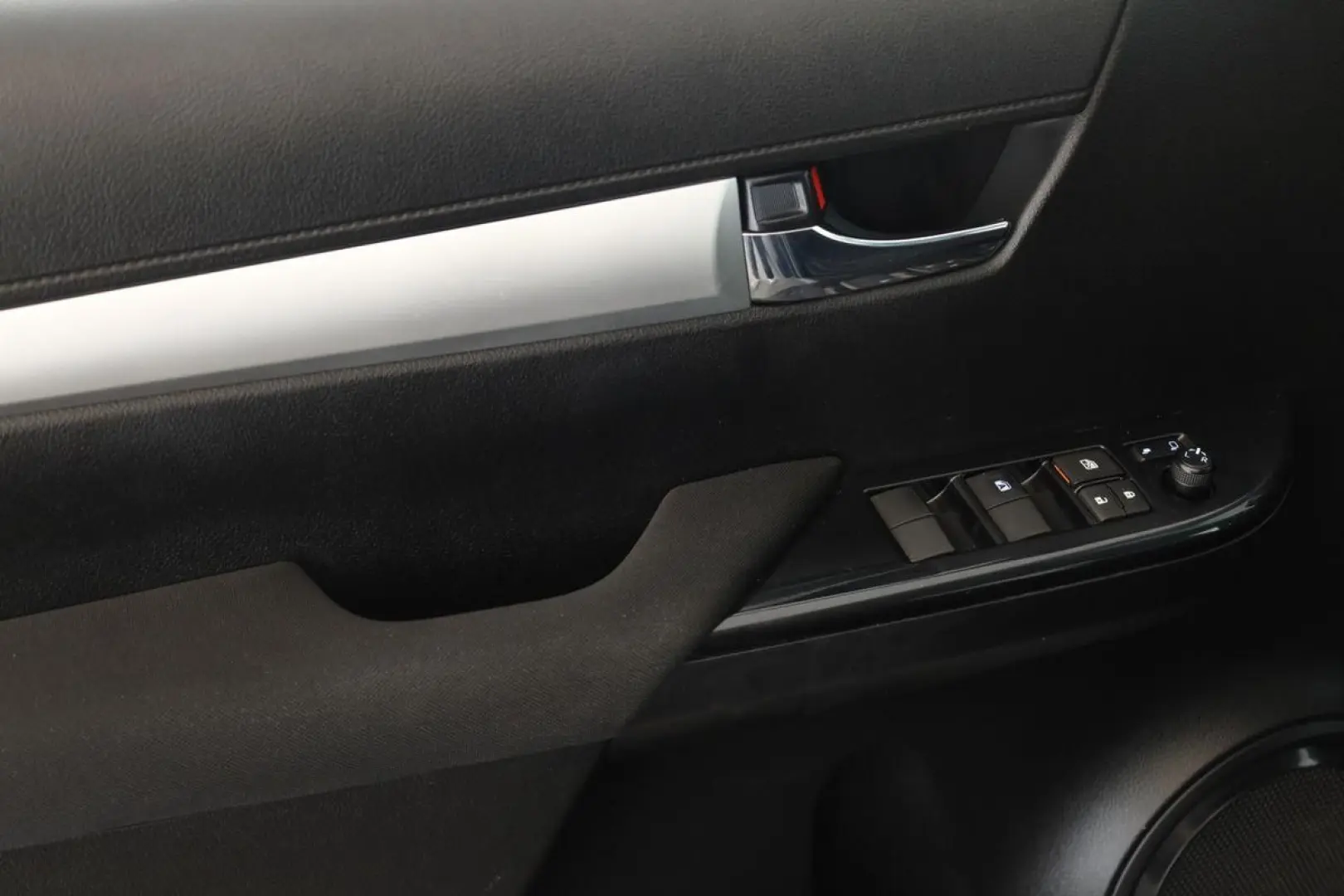 Hilux Double Cab 2.8 4x4 Comfort Nav ACC Kam AHK