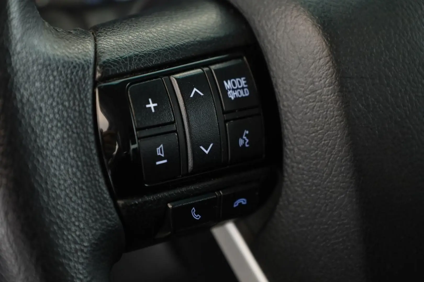 Hilux Double Cab 2.8 4x4 Comfort Nav ACC Kam AHK